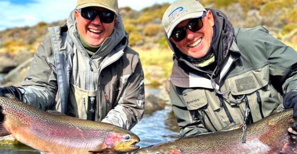 A pesca in un lago giurassico fra natura selvaggia e scenari mozzafiato
