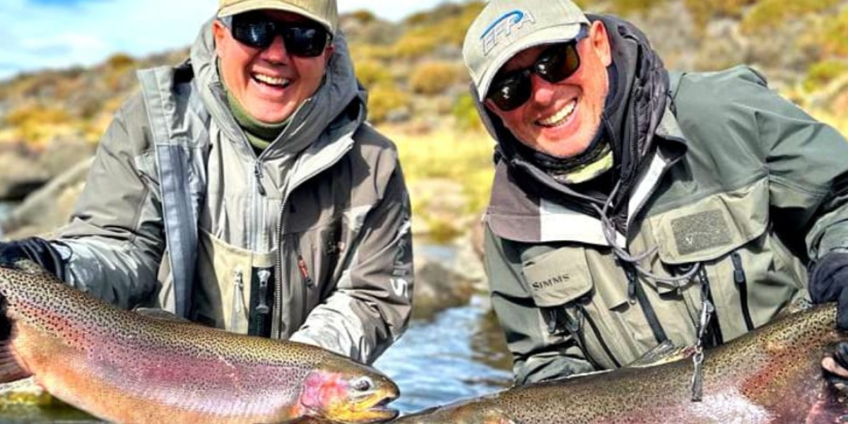A pesca in un lago giurassico fra natura selvaggia e scenari mozzafiato